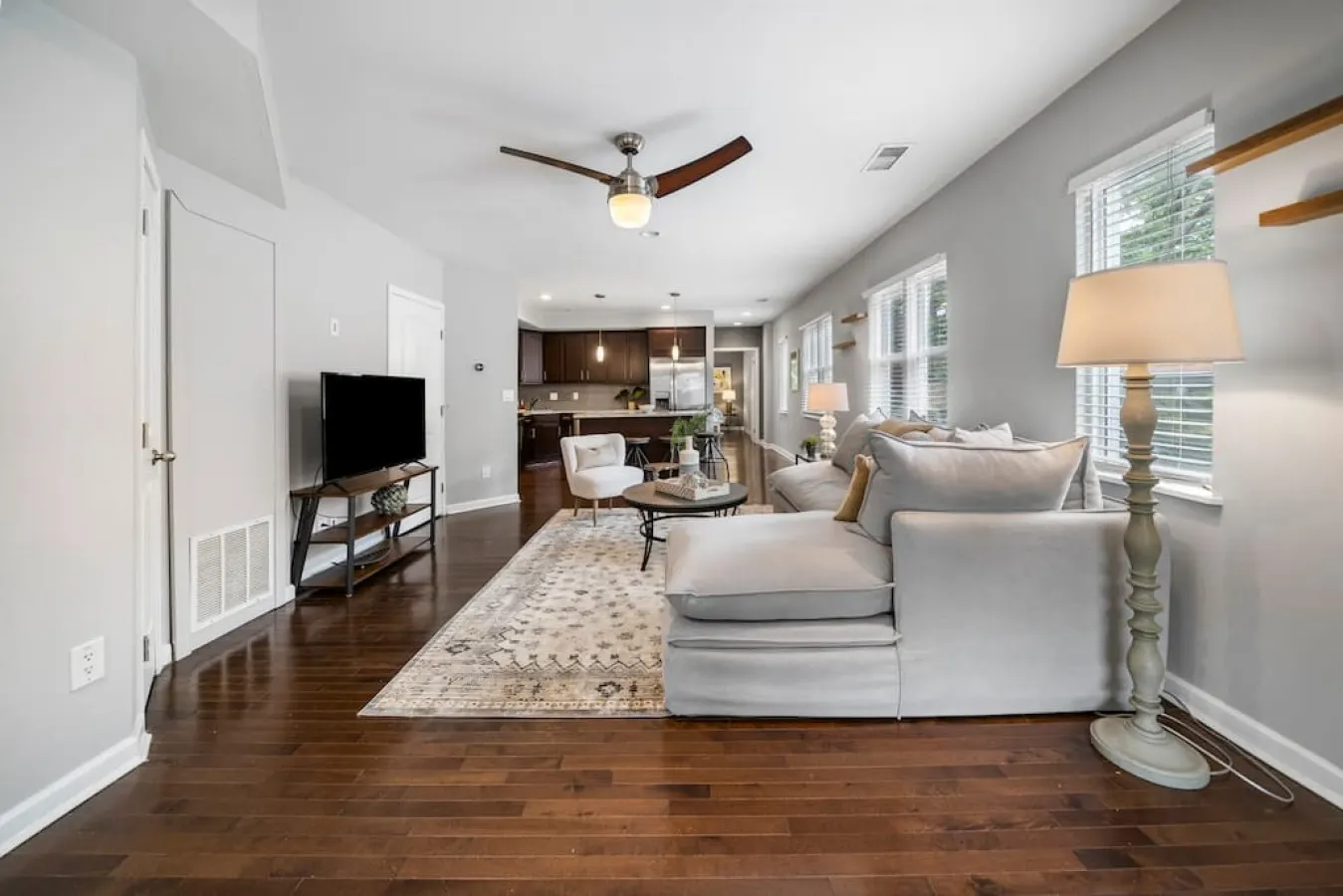 Stylish 2BR near City Center OTR, UC, Zoo 9