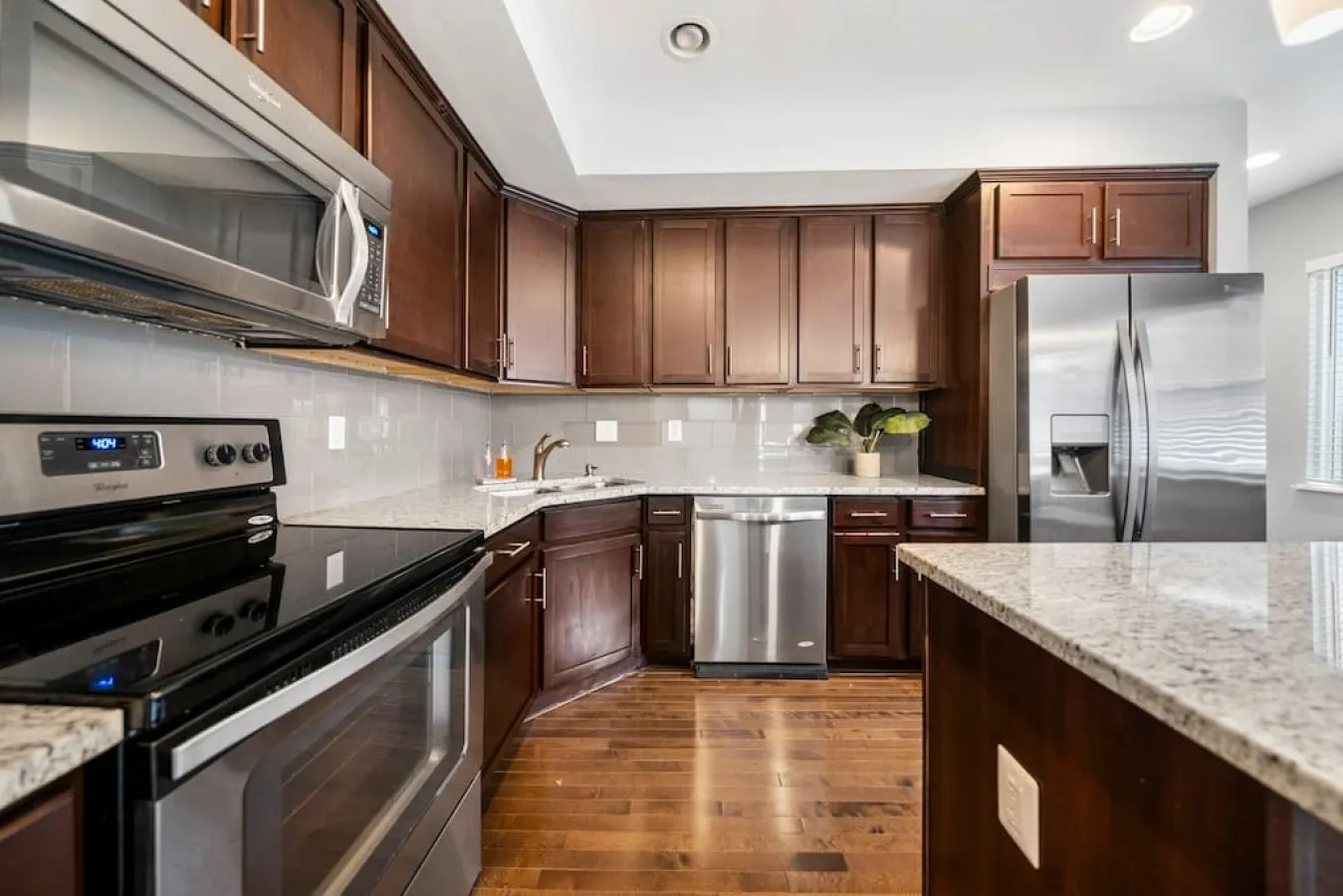 Stylish 2BR near City Center OTR, UC, Zoo 11