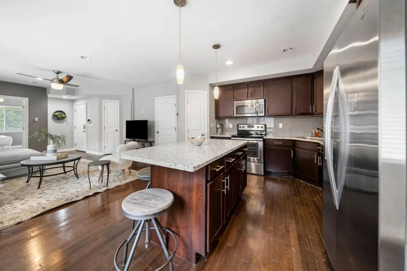 Stylish 2BR near City Center OTR, UC, Zoo 12