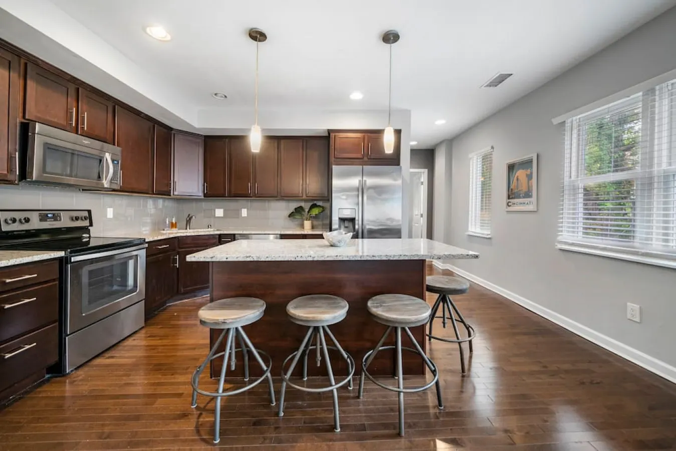 Stylish 2BR near City Center OTR, UC, Zoo 13