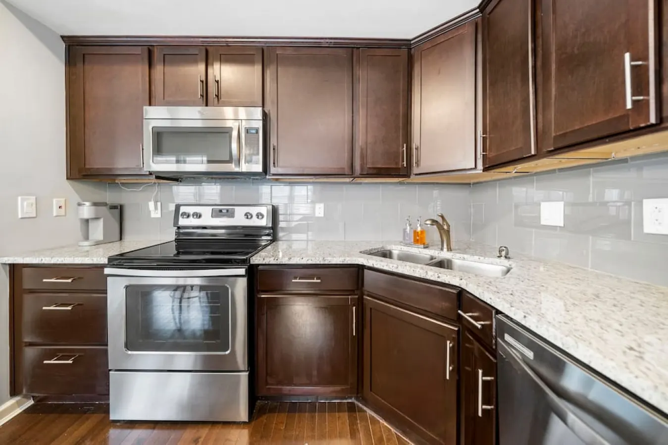 Stylish 2BR near City Center OTR, UC, Zoo 14
