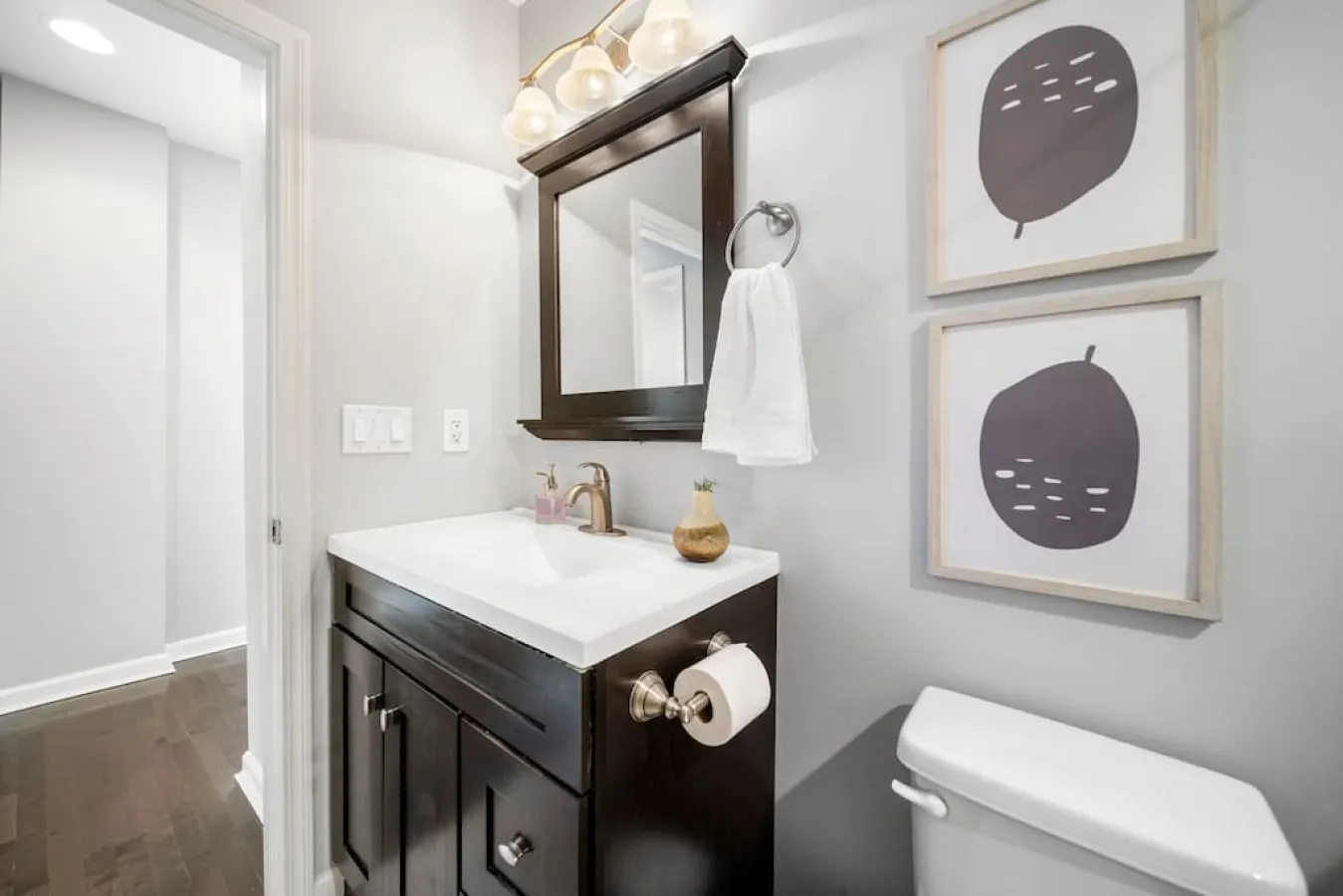 Stylish 2BR near City Center OTR, UC, Zoo 15