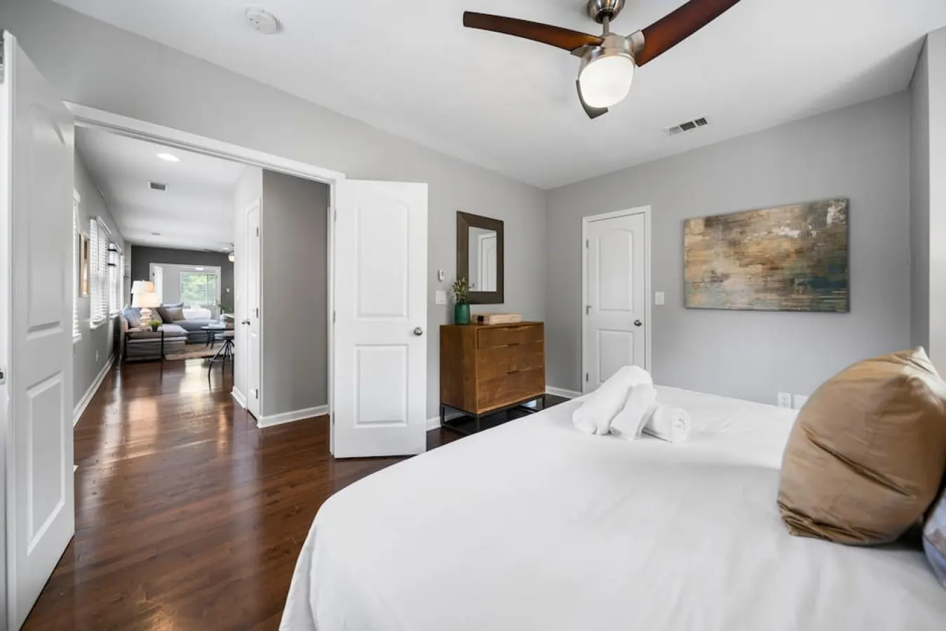 Stylish 2BR near City Center OTR, UC, Zoo 17