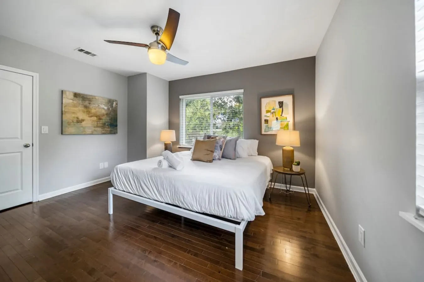 Stylish 2BR near City Center OTR, UC, Zoo 18