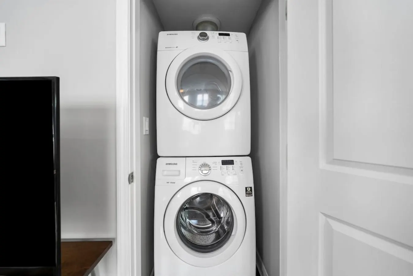 Stylish 2BR near City Center OTR, UC, Zoo 19