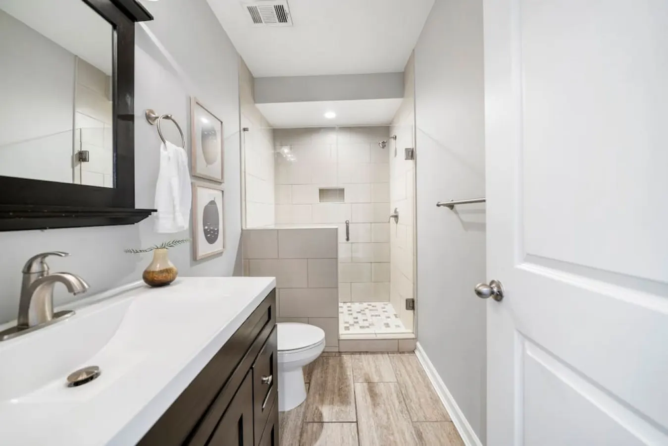 Stylish 2BR near City Center OTR, UC, Zoo 4
