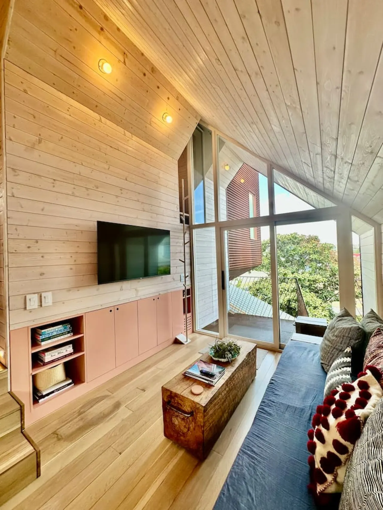 Award winning treehouse retreat in East Austin — photo 2