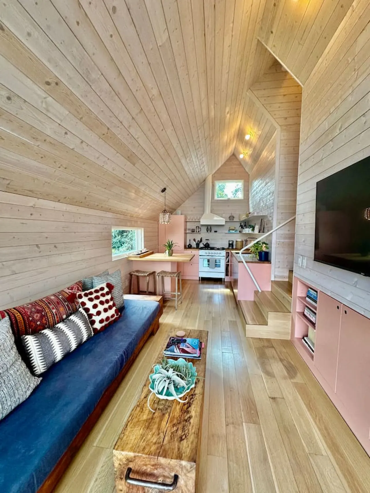 Award winning treehouse retreat in East Austin 13