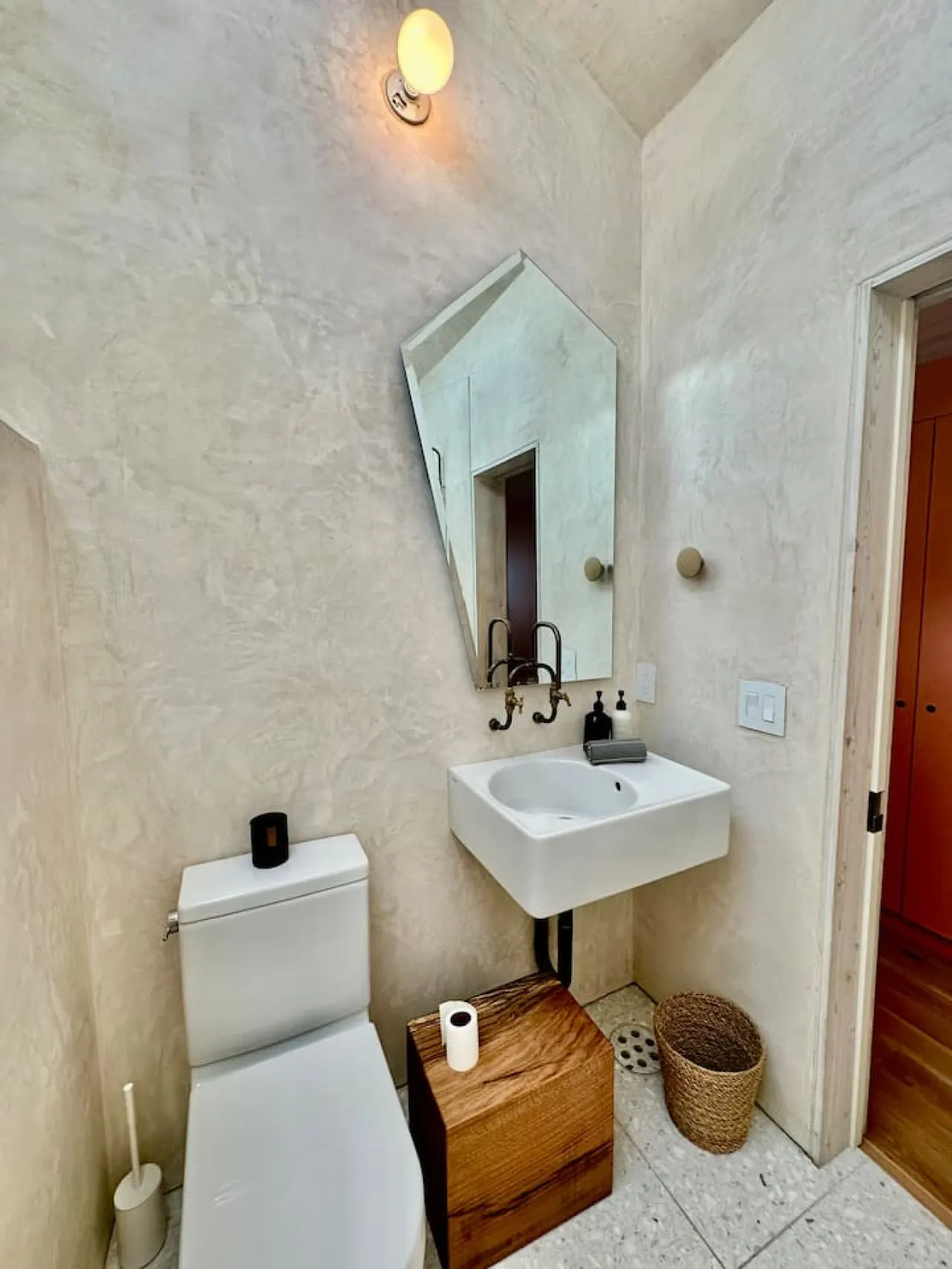 Award winning treehouse retreat in East Austin 15