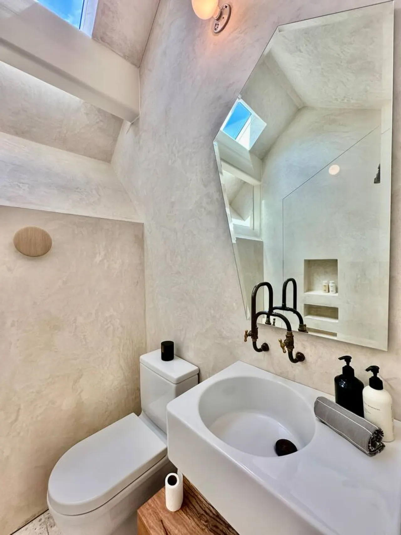 Award winning treehouse retreat in East Austin 17