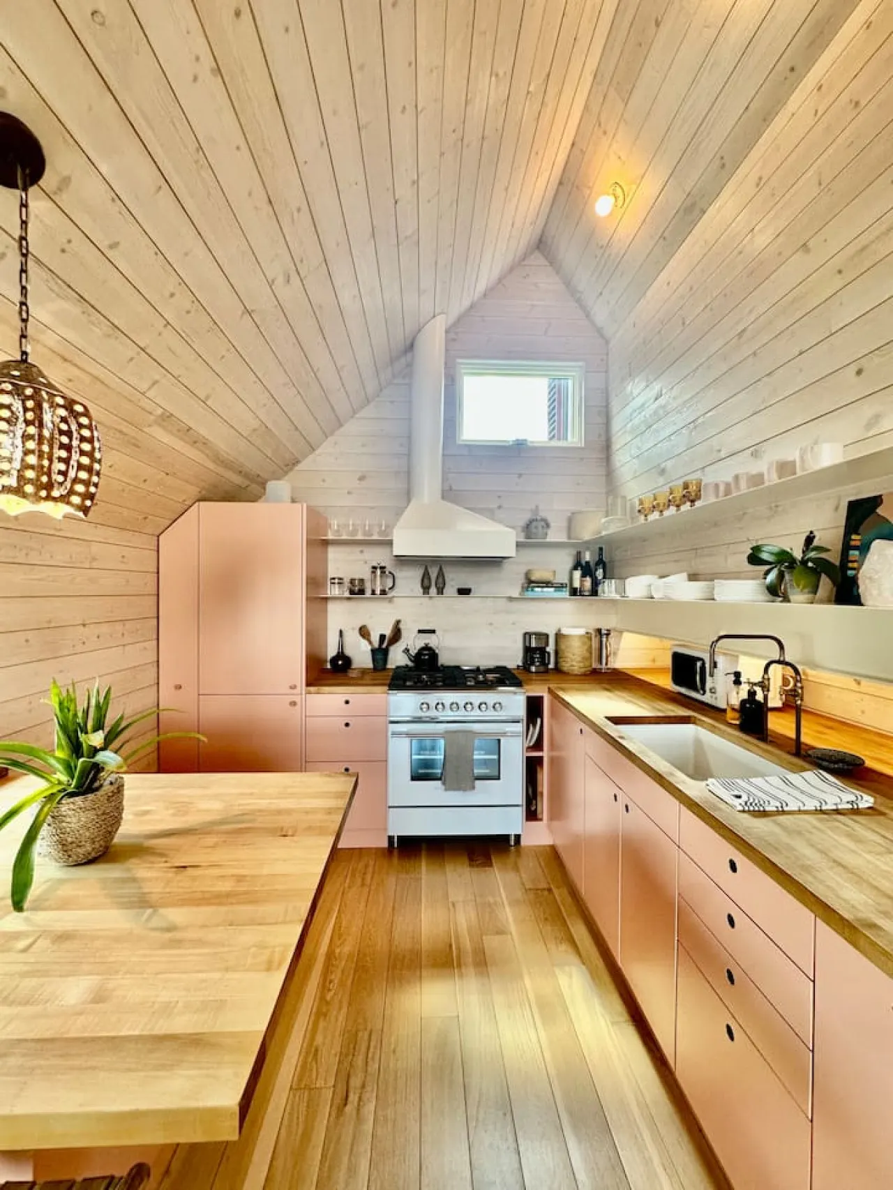 Award winning treehouse retreat in East Austin 6