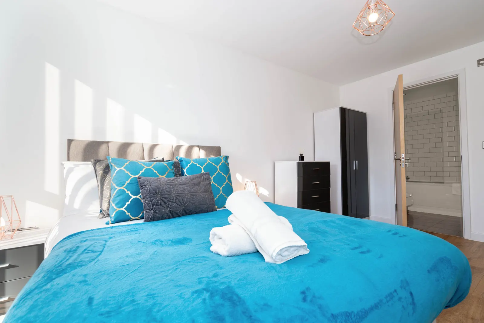 Modern City Centre Apartment - JQ - Fast WiFi — photo 2