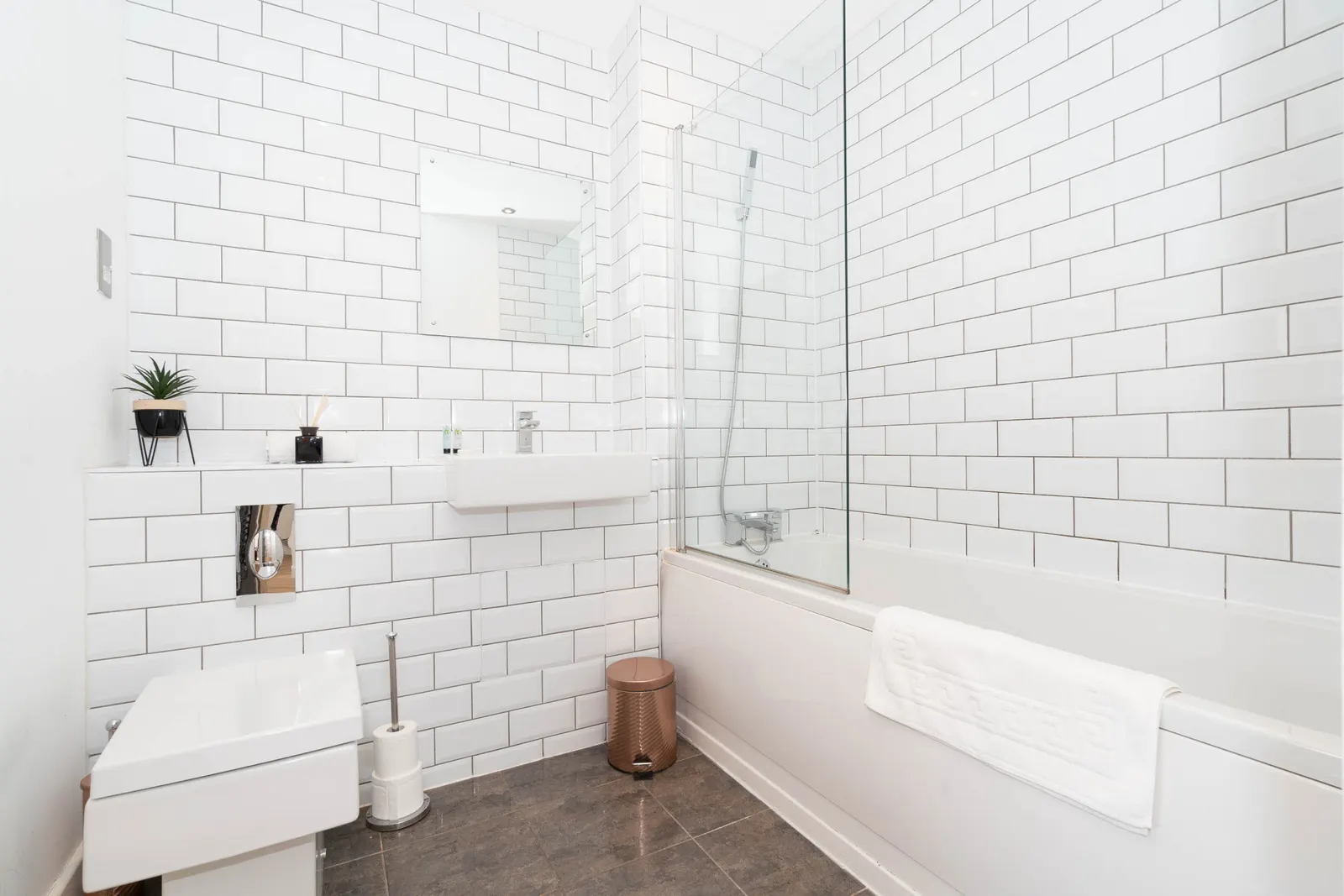 Modern City Centre Apartment - JQ - Fast WiFi 14