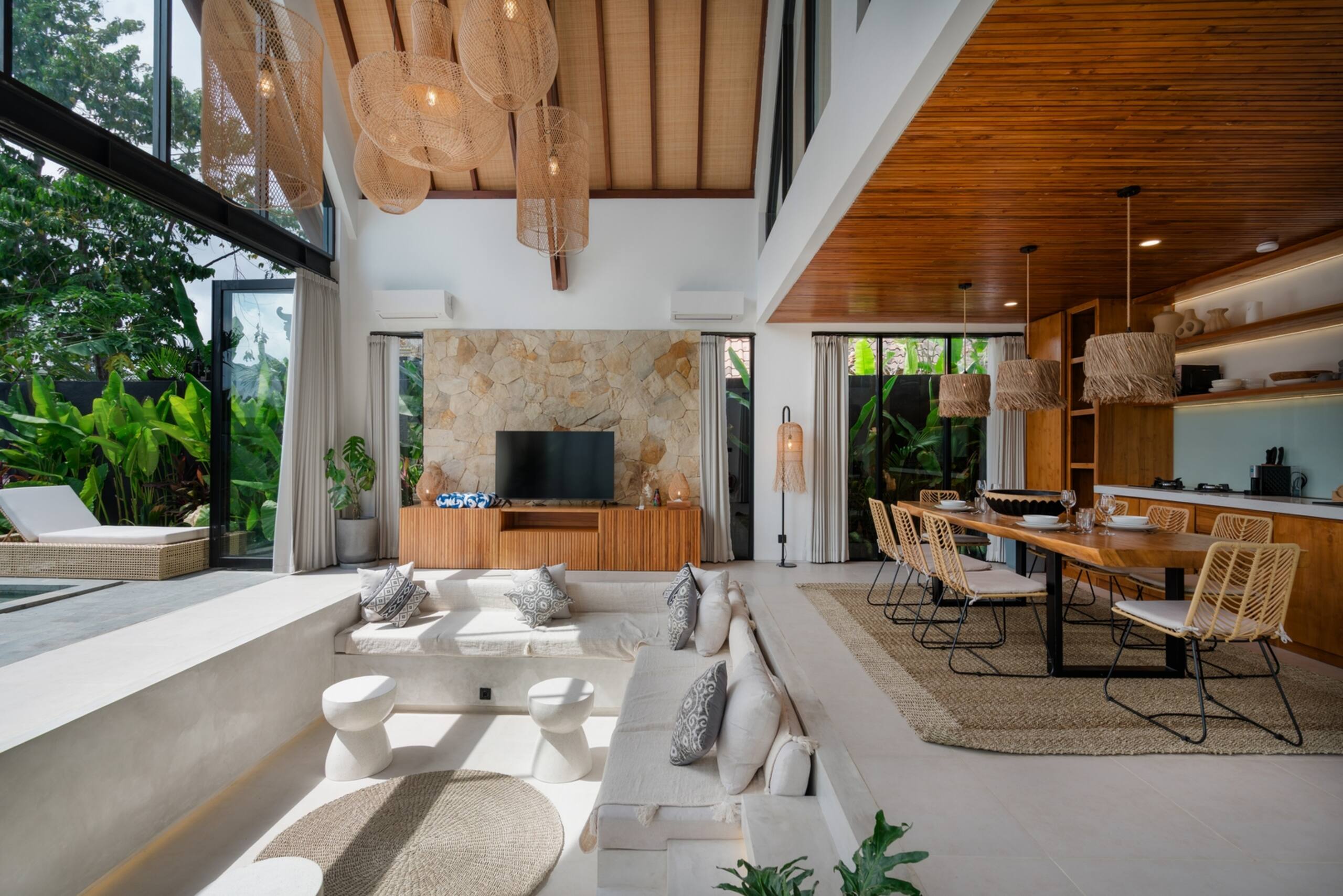 Tukad Hut - 2BR Glass-Frame Pool Villa, Canggu 9