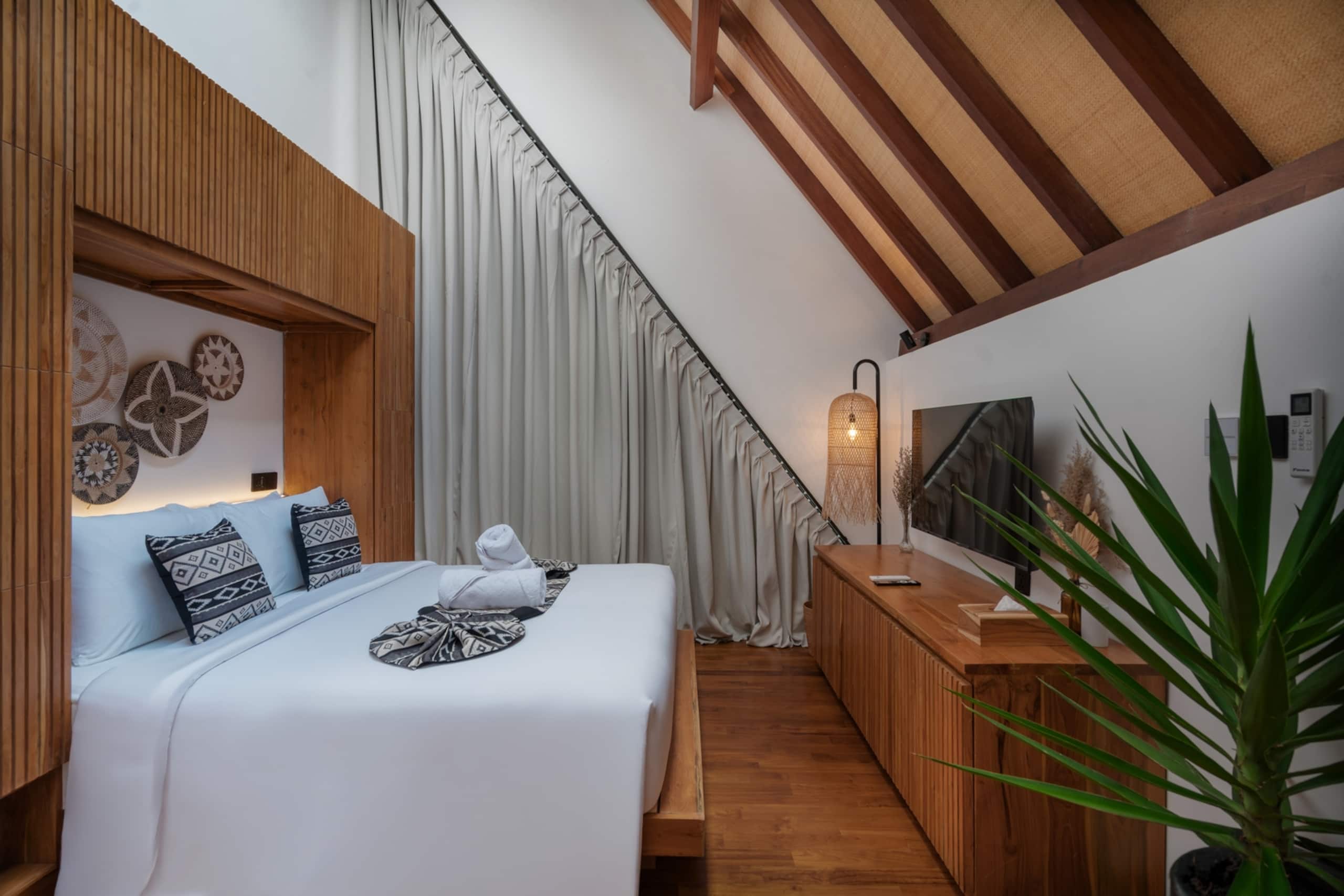 Tukad Hut - 2BR Glass-Frame Pool Villa, Canggu 19