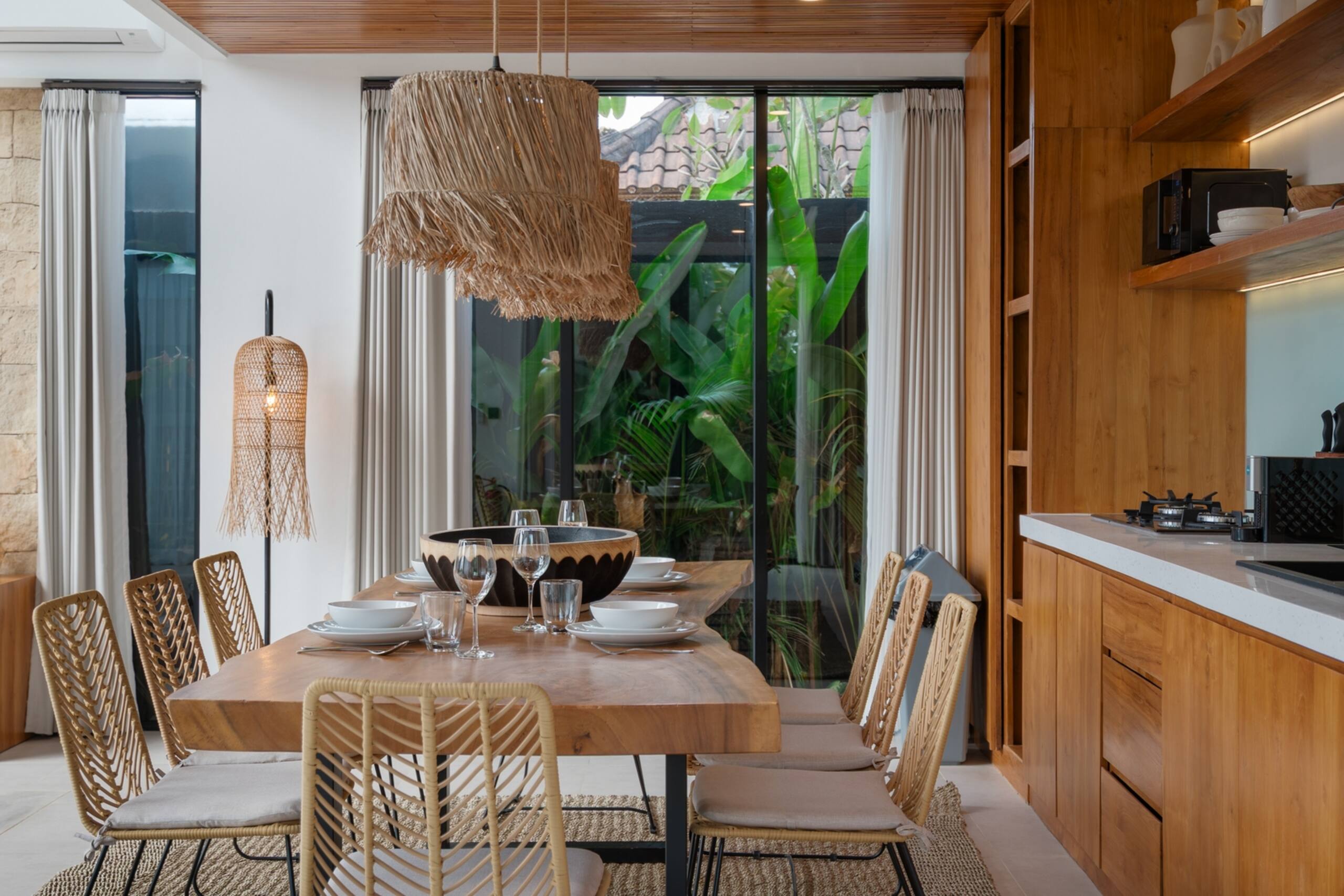Tukad Hut - 2BR Glass-Frame Pool Villa, Canggu 13