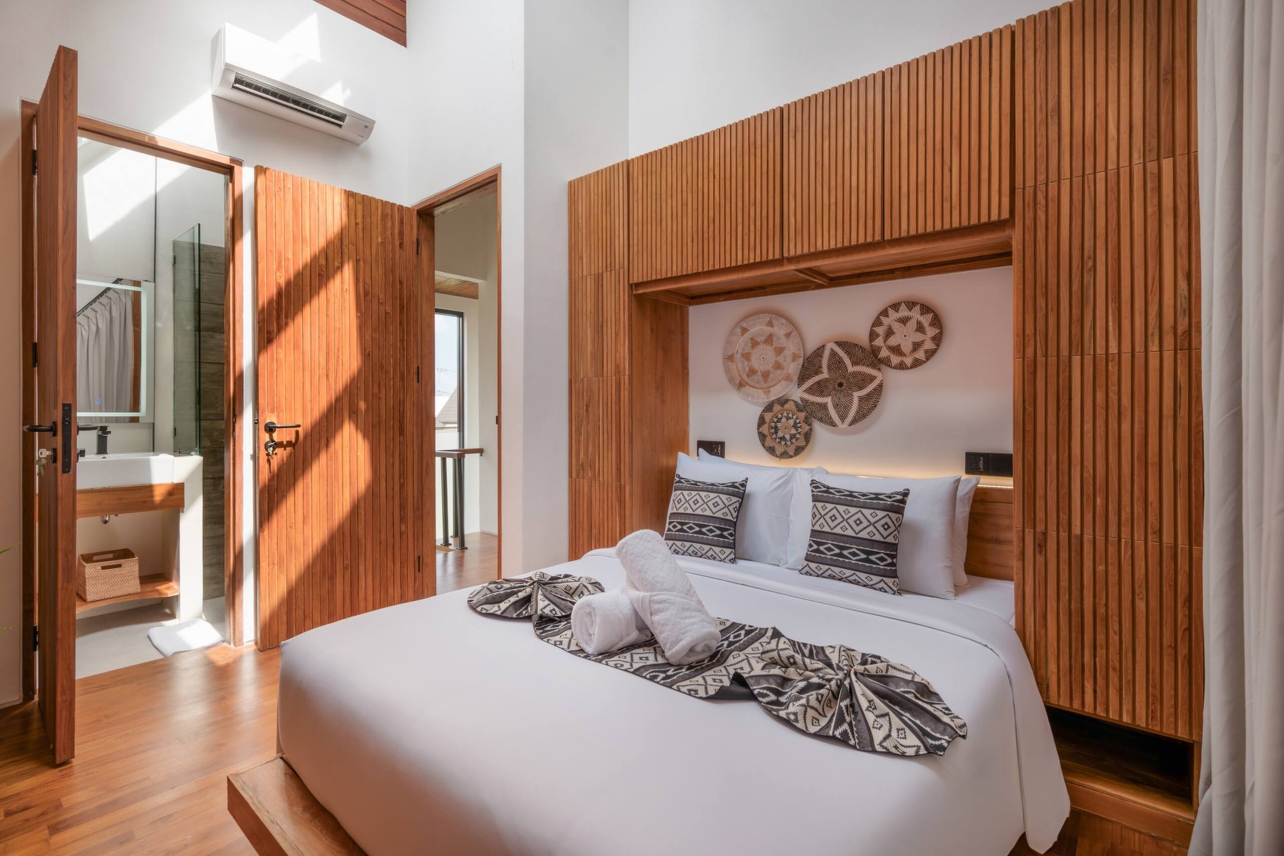 Tukad Hut - 2BR Glass-Frame Pool Villa, Canggu 20