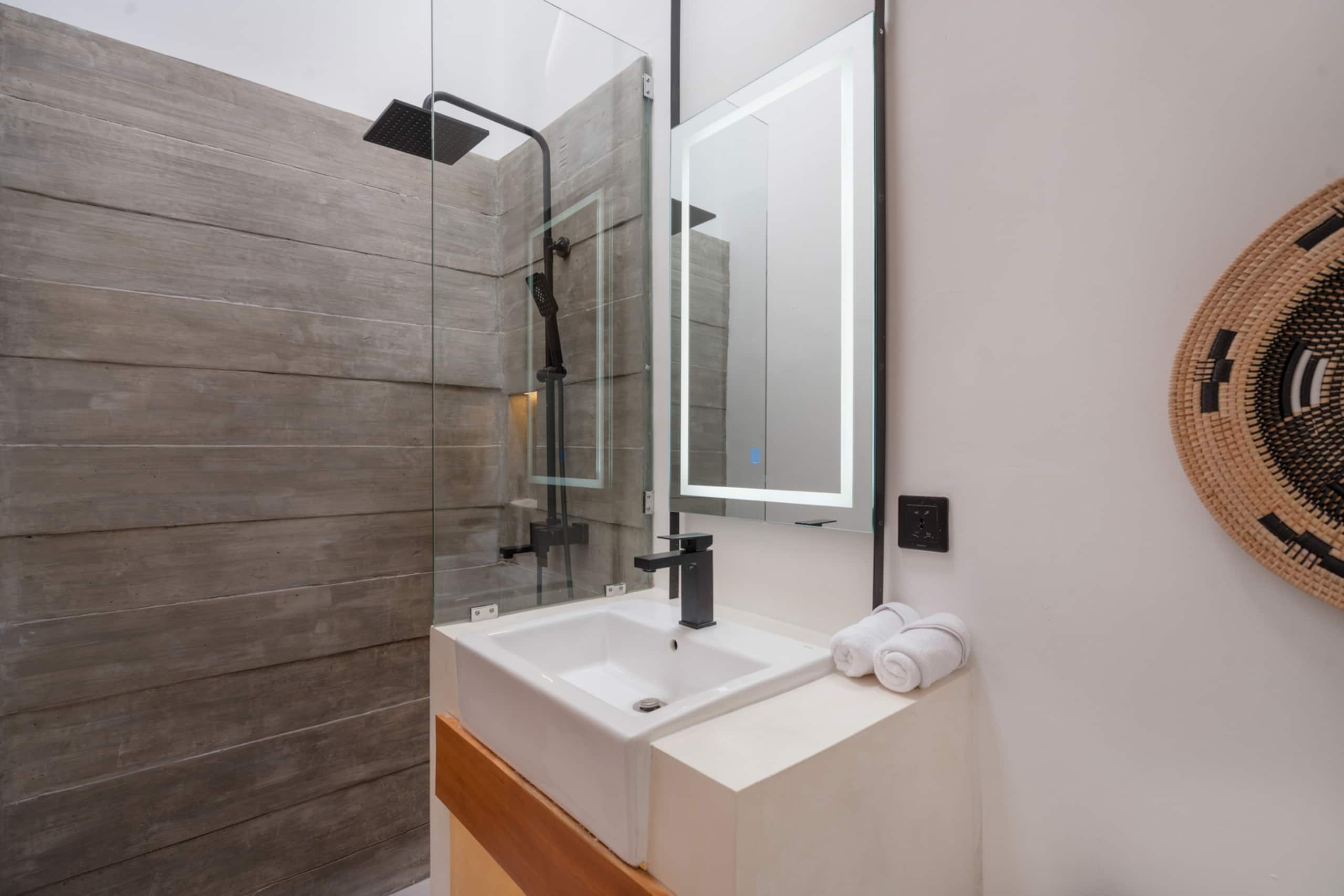 Tukad Hut - 2BR Glass-Frame Pool Villa, Canggu 22