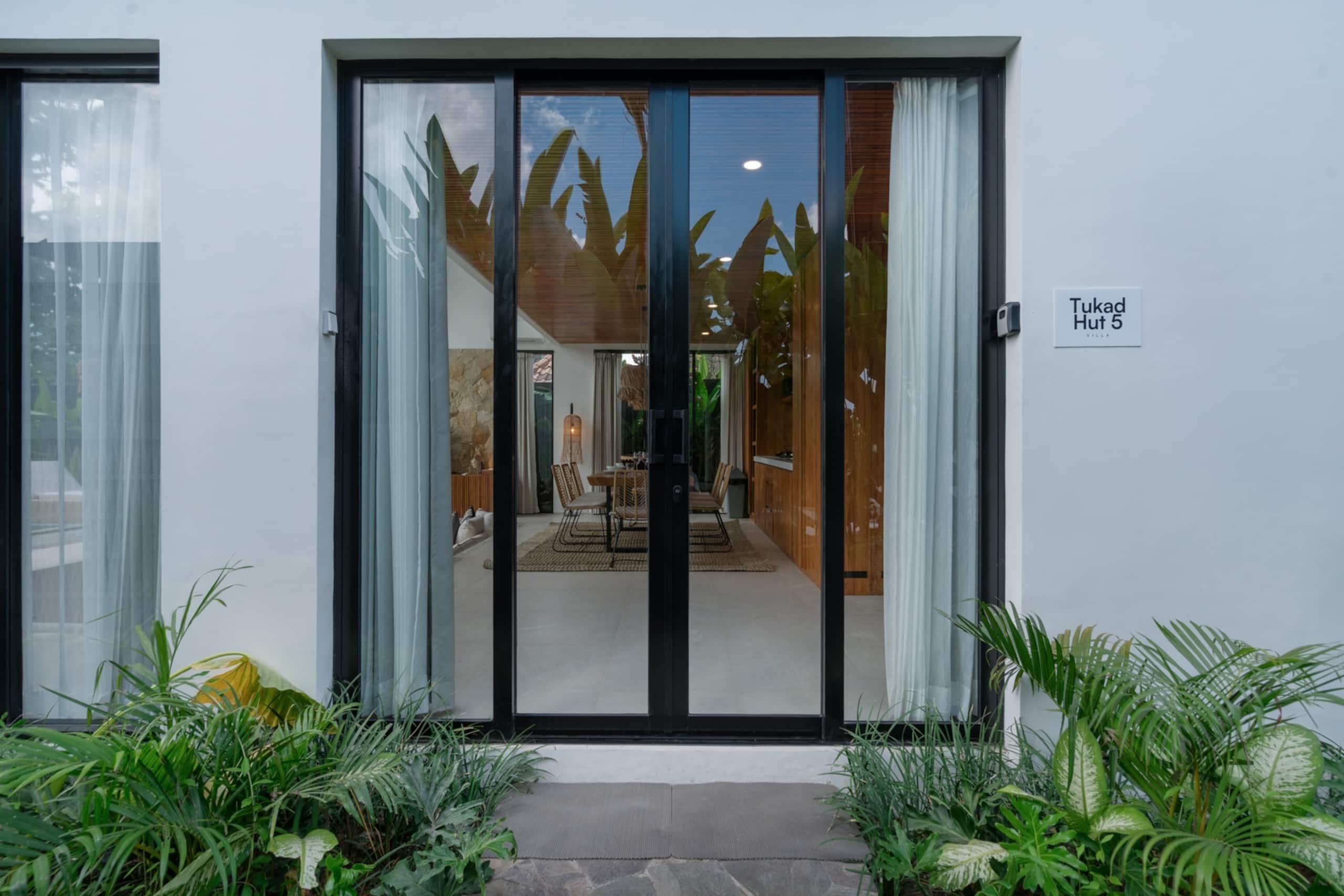 Tukad Hut - 2BR Glass-Frame Pool Villa, Canggu 26
