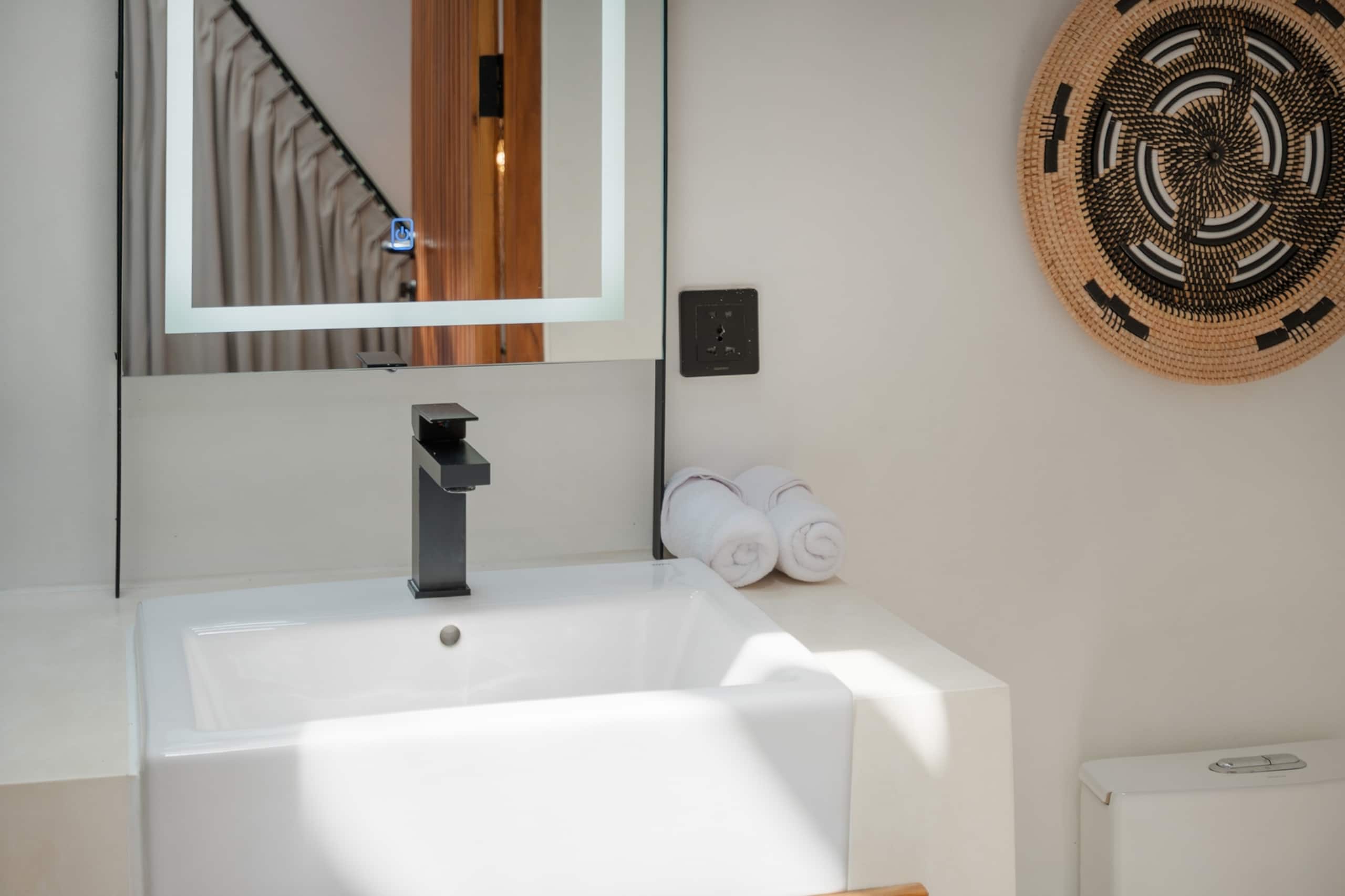 Tukad Hut - 2BR Glass-Frame Pool Villa, Canggu 23