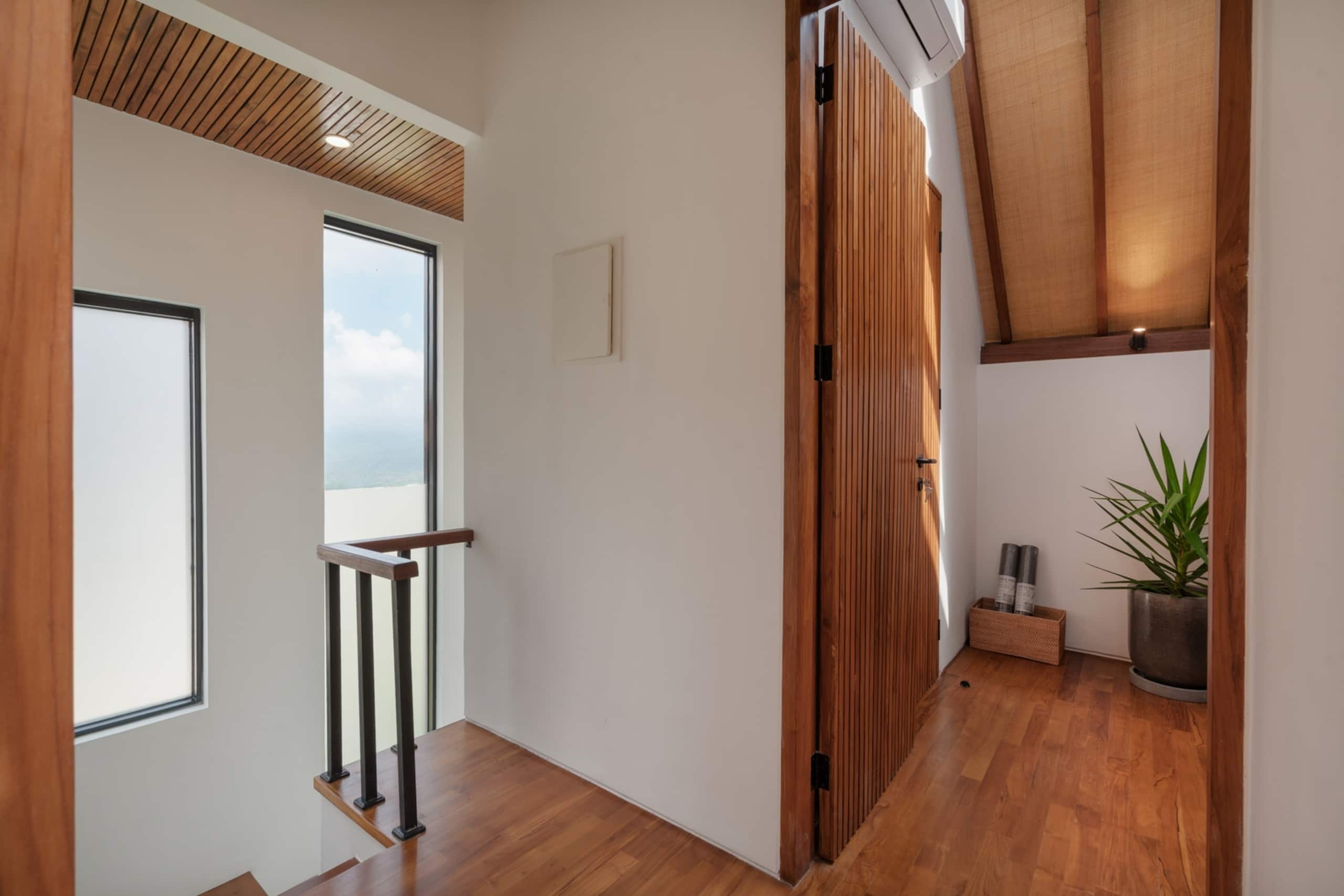 Tukad Hut - 2BR Glass-Frame Pool Villa, Canggu 17