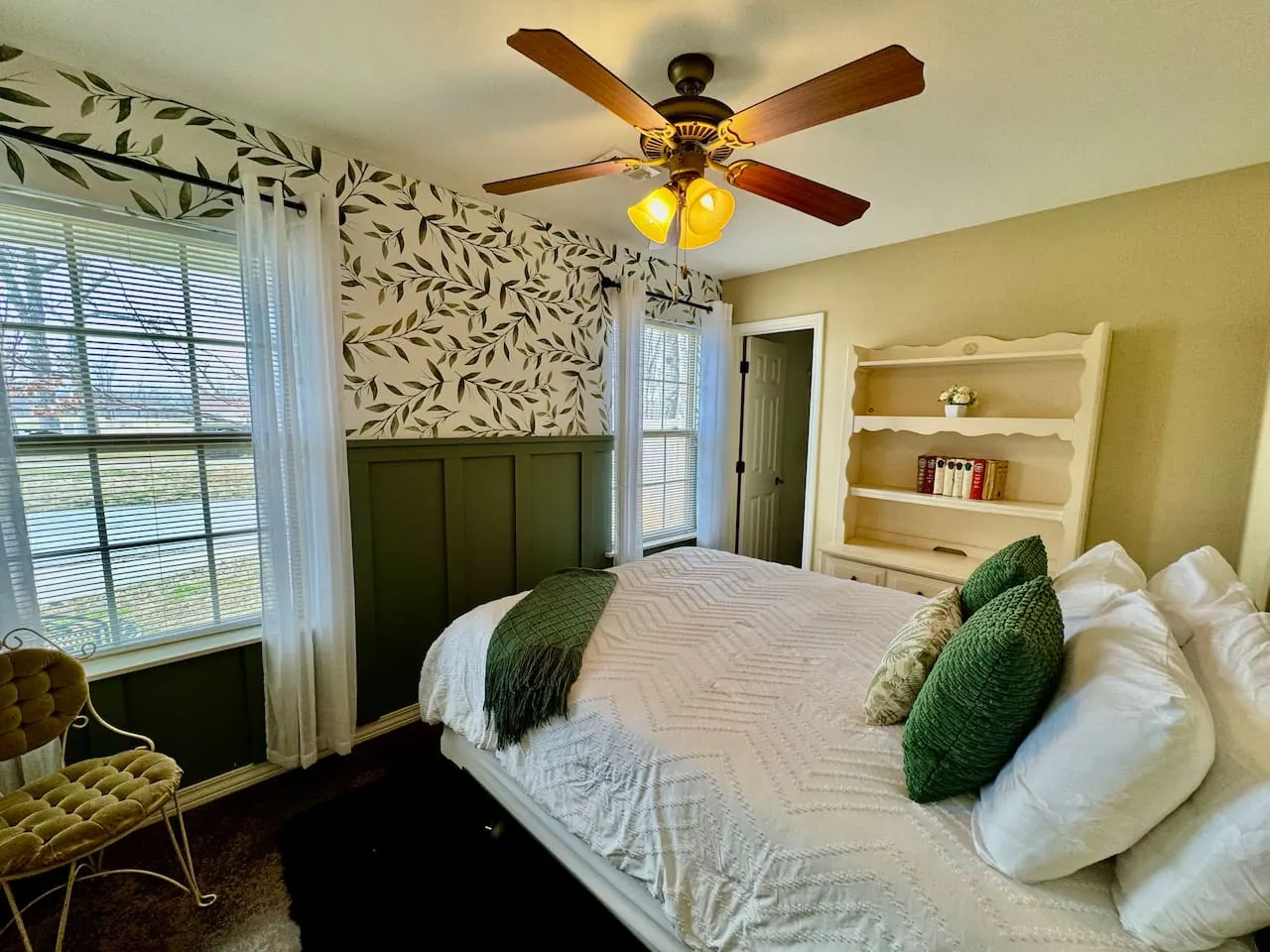 Cozy Corner Cottage 13