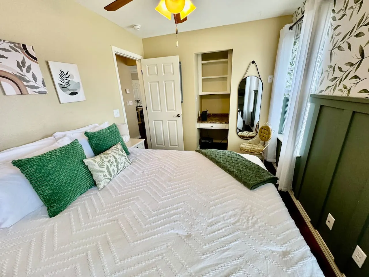 Cozy Corner Cottage 14