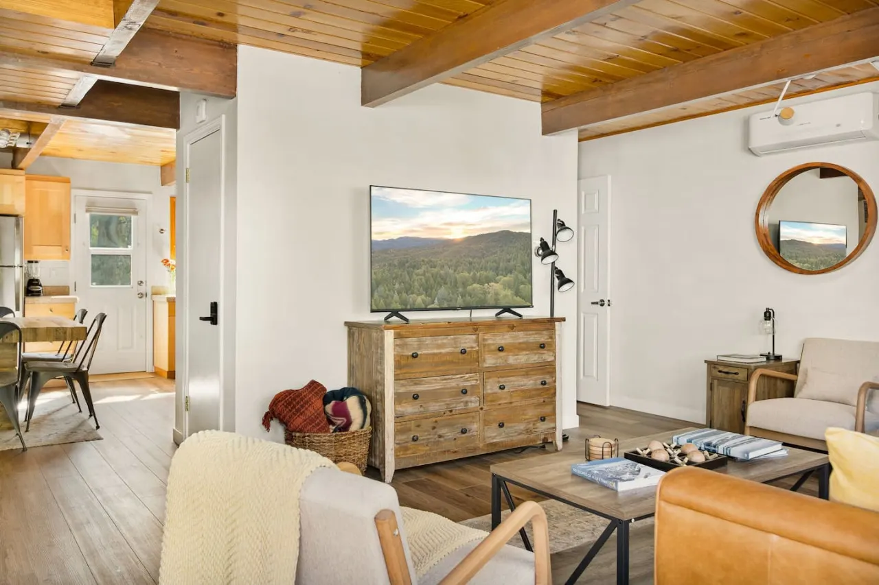 National Forest View Chalet, Mins 2 MTN & Hot Tub 14