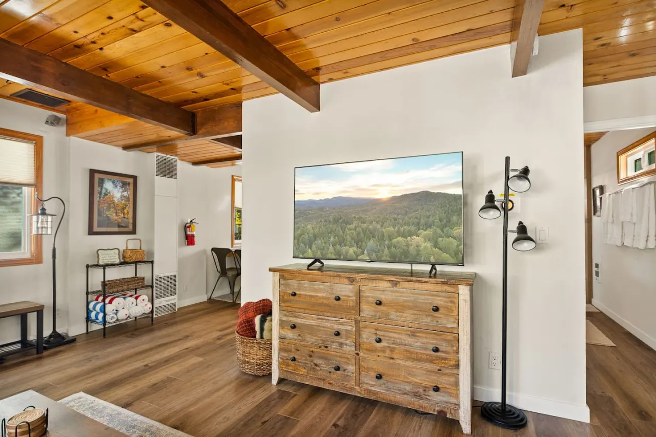 National Forest View Chalet, Mins 2 MTN & Hot Tub 15