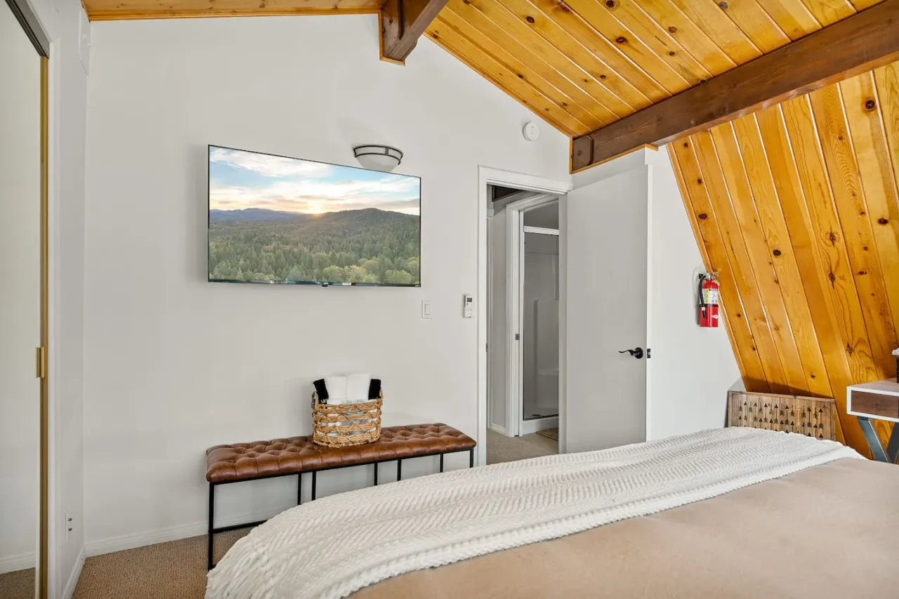 National Forest View Chalet, Mins 2 MTN & Hot Tub 19