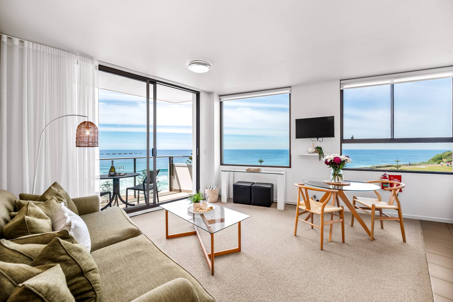 Panorama on Newcastle Beach - Free Parking - Views