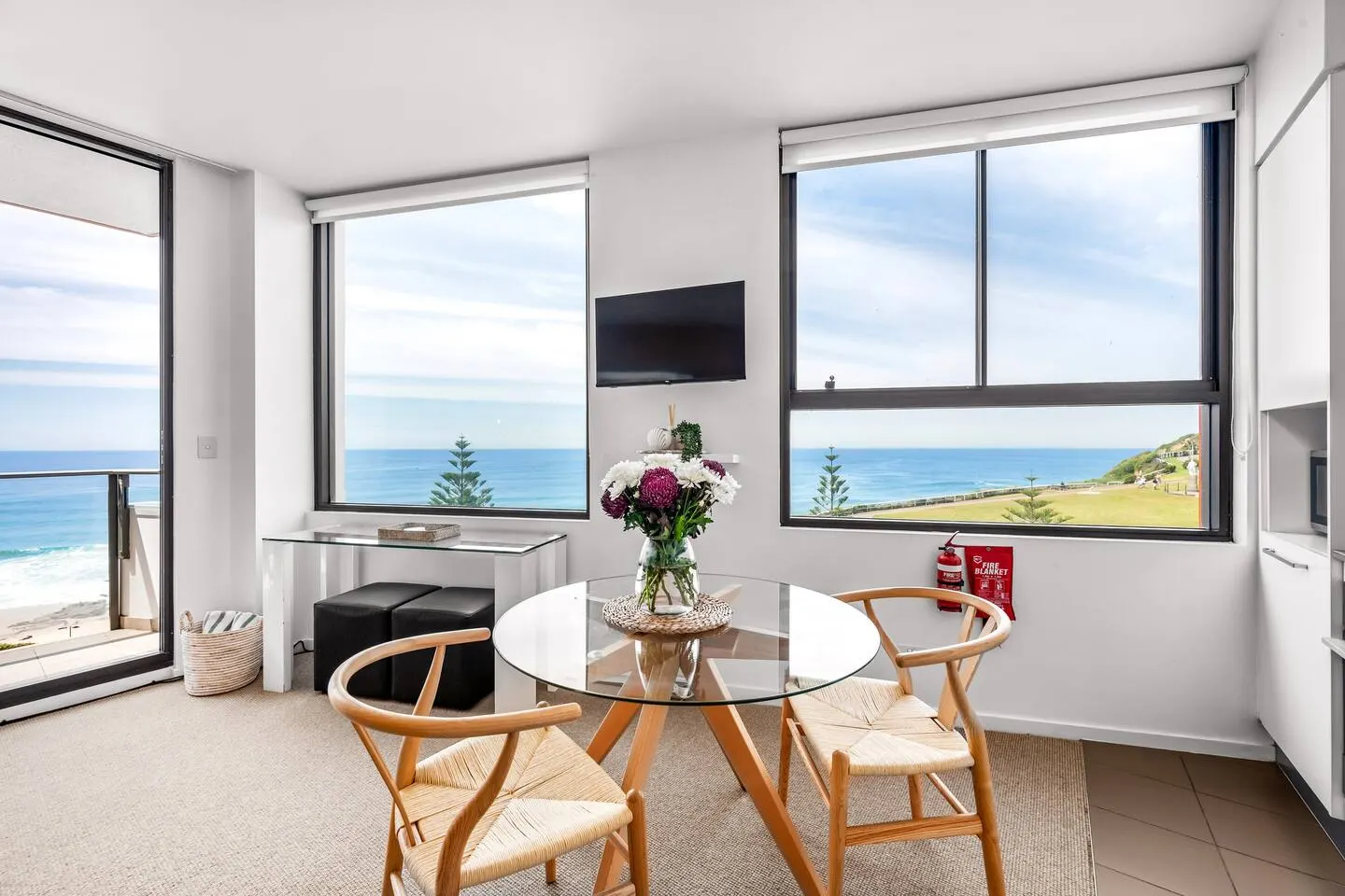 Panorama on Newcastle Beach - Free Parking - Views 11