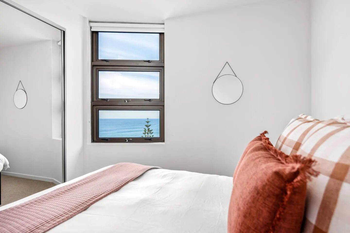 Panorama on Newcastle Beach - Free Parking - Views 14