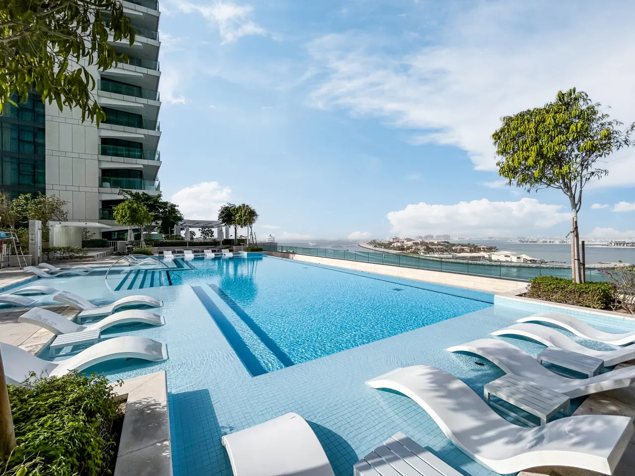 Stunning Beachfront Home with Panoramic Sea Views — photo 4