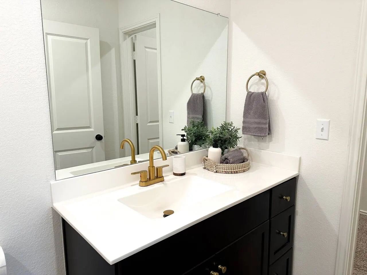 Amazing Gem in North Austin - 10PPL, Fully Stocked 3