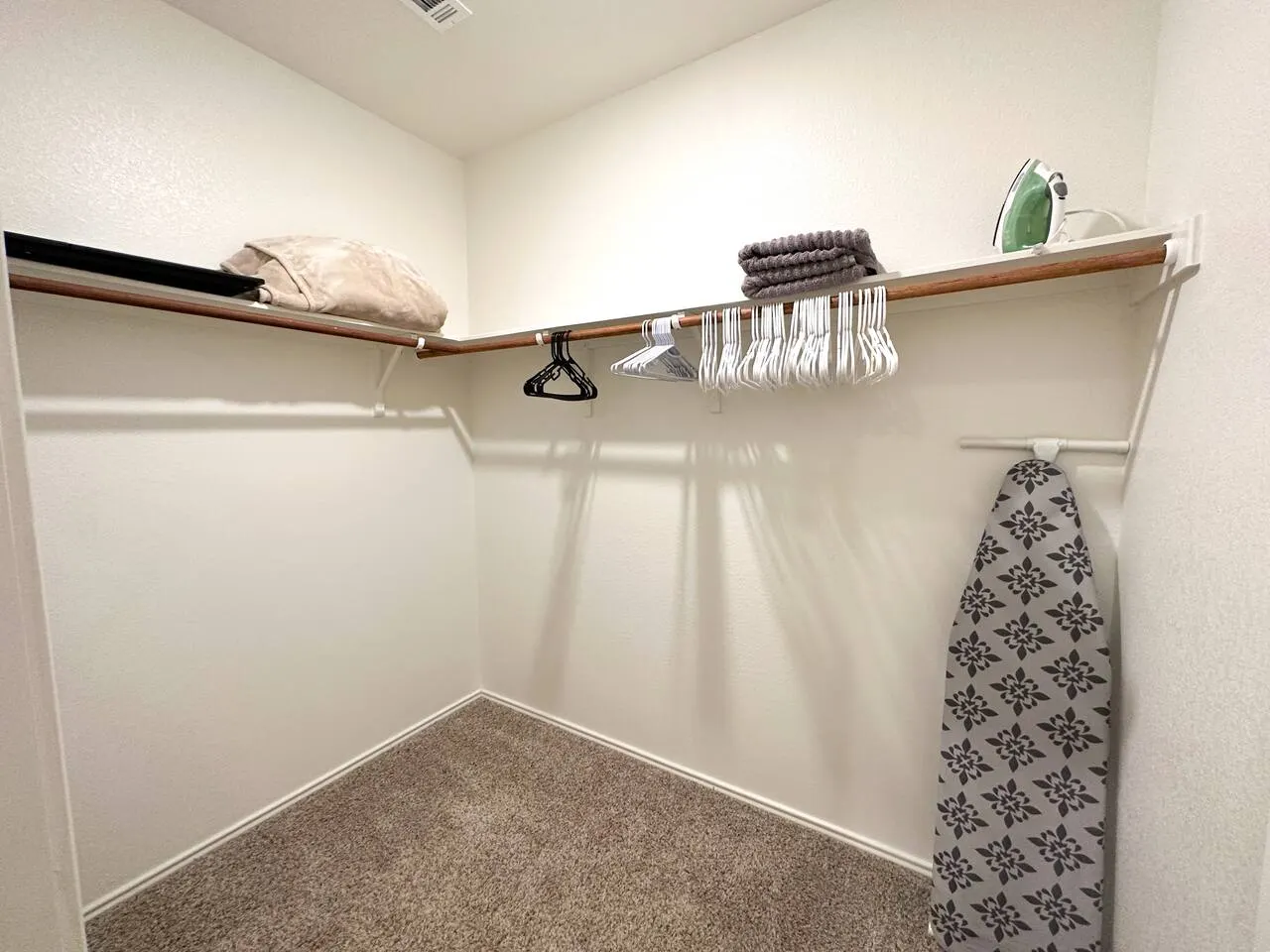 Amazing Gem in North Austin - 10PPL, Fully Stocked 6