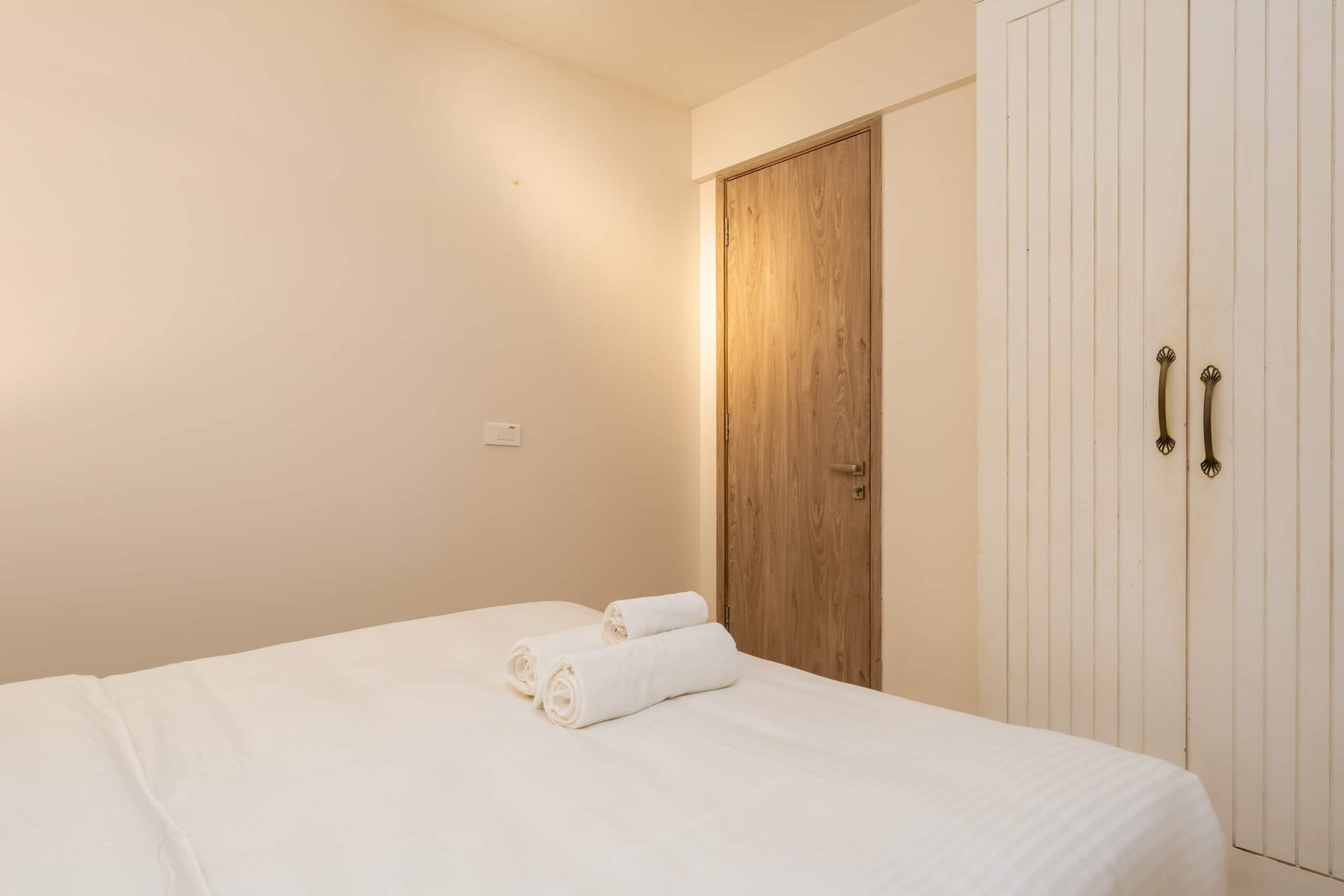 Sereno Siesta 2bhk cosy apt w/balcony swing & pool 27