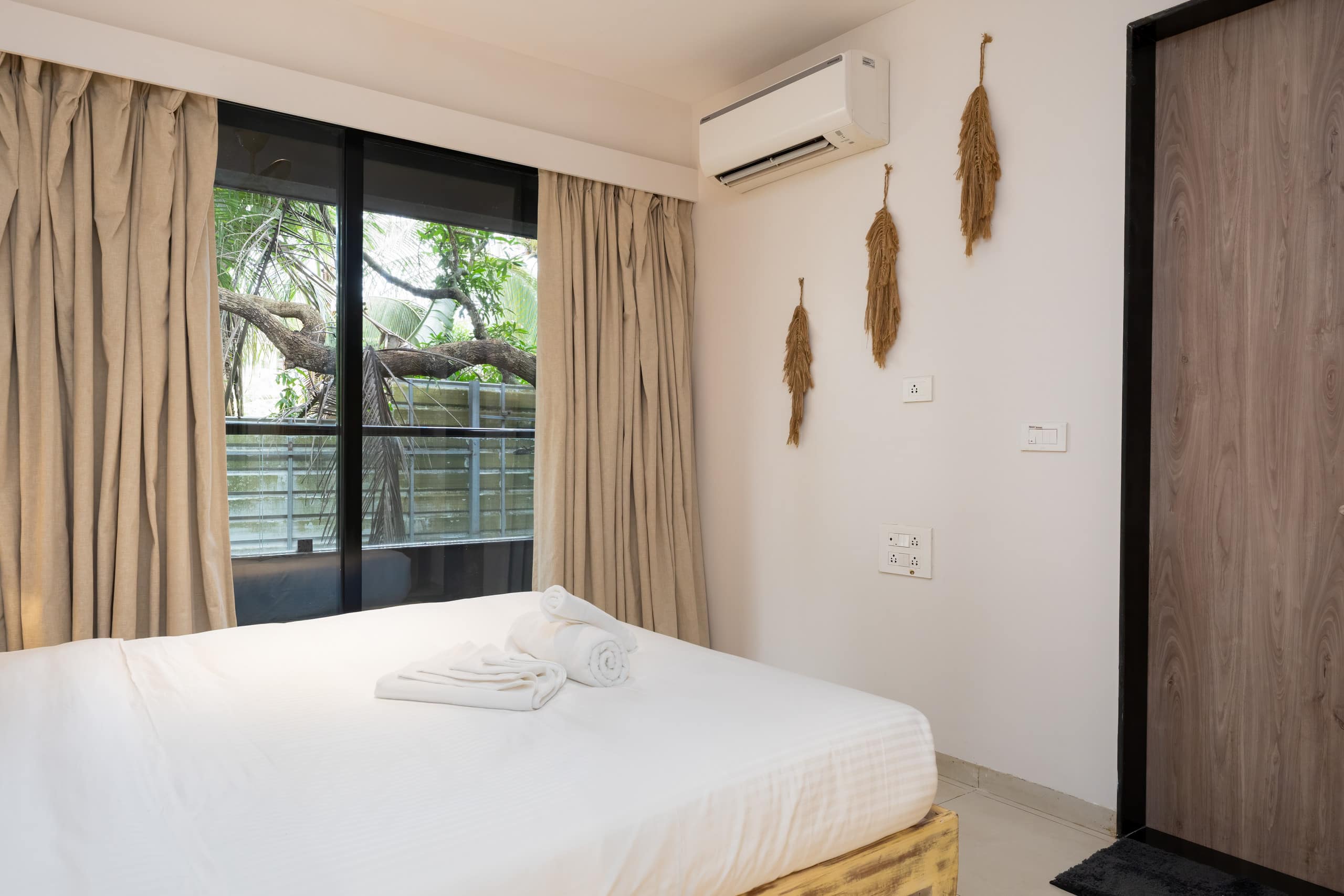 Sereno Siesta 2bhk cosy apt w/balcony swing & pool 23