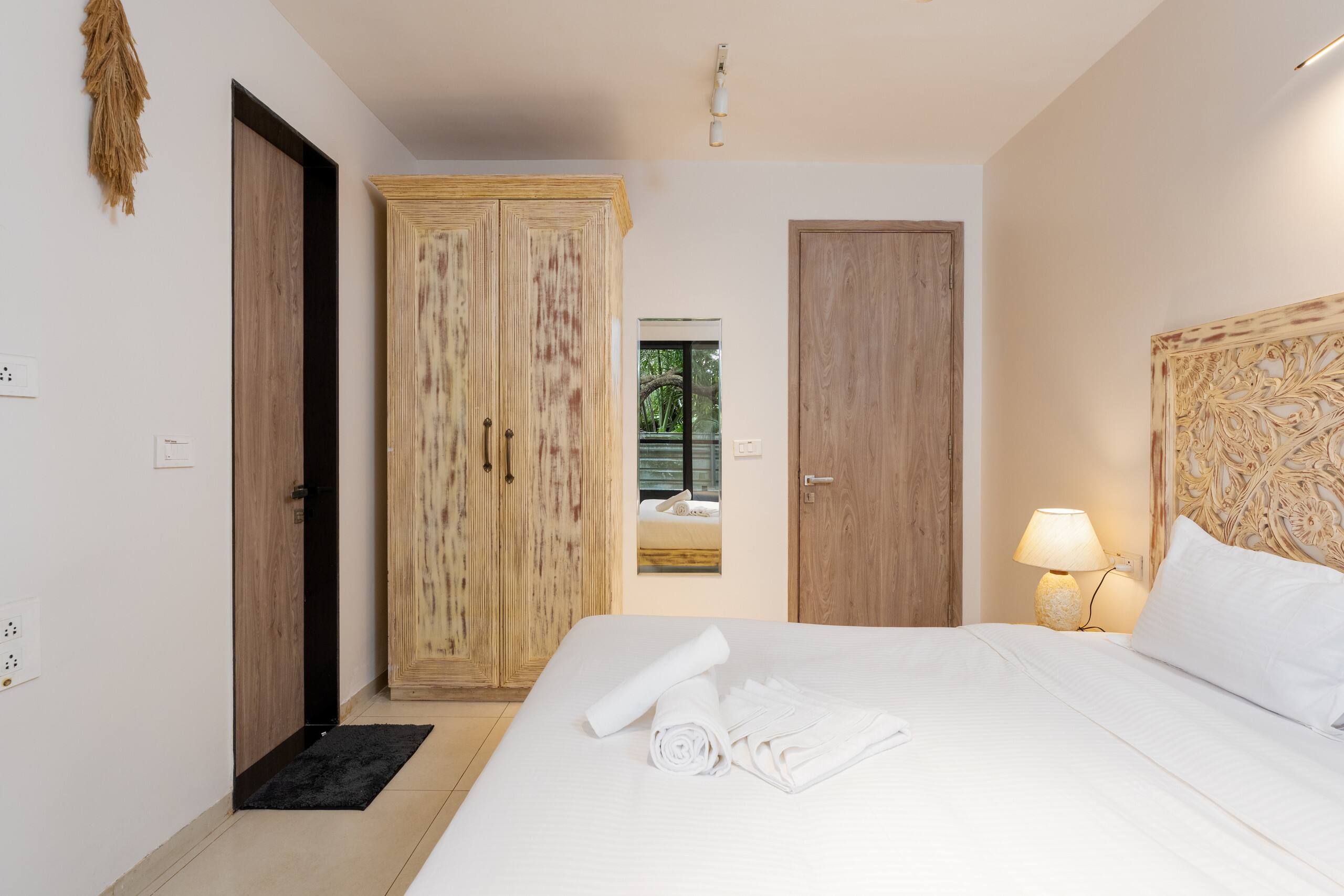 Sereno Siesta 2bhk cosy apt w/balcony swing & pool 21