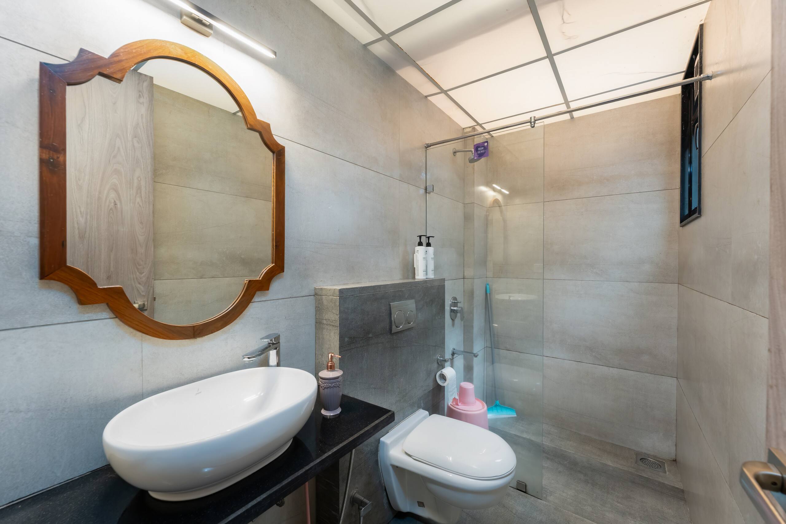 Sereno Siesta 2bhk cosy apt w/balcony swing & pool 32