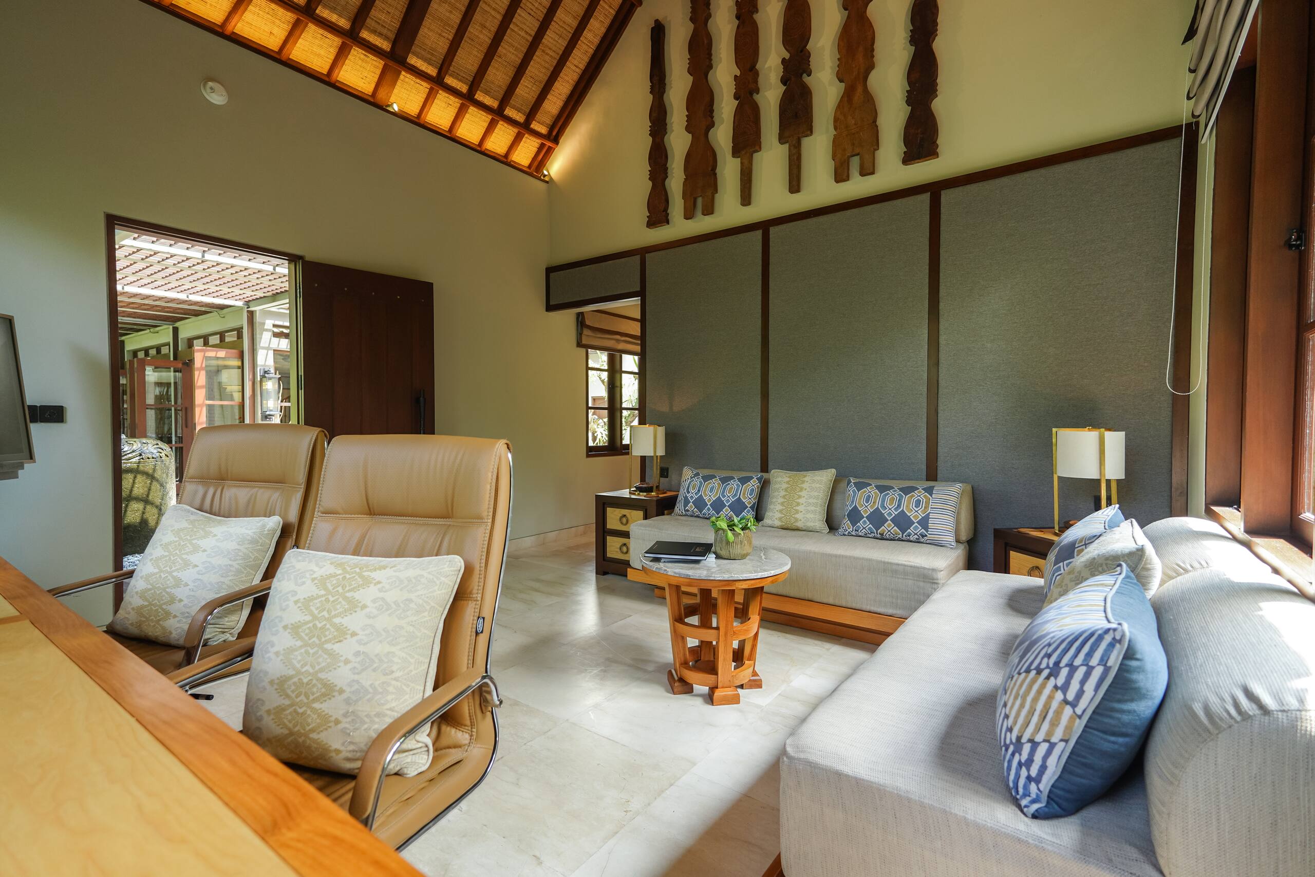 The Ubāri 2 BR w/ Executive Studio Office & Lounge — photo 4