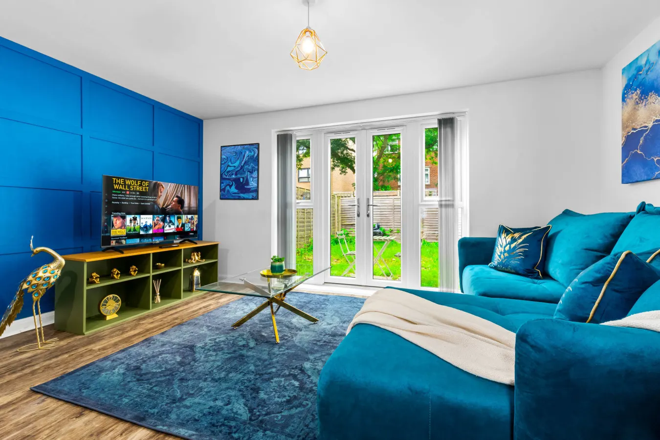 Elegant Three Bedroom House - Parking - Garden
