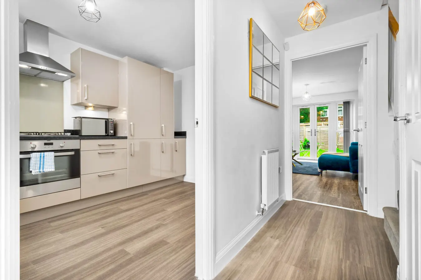Elegant Three Bedroom House - Parking - Garden 12