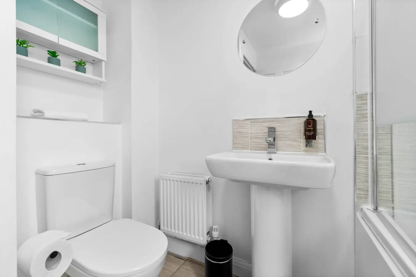 Elegant Three Bedroom House - Parking - Garden 17