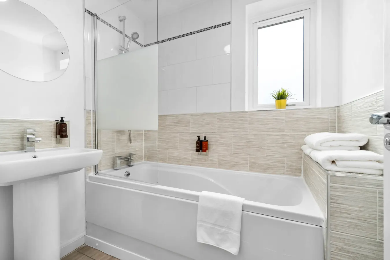 Elegant Three Bedroom House - Parking - Garden — photo 4
