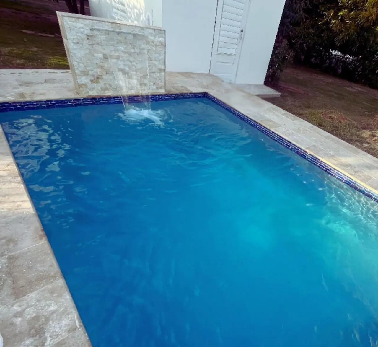 Private pool, large yard- minutes to beach/ferry. — photo 3
