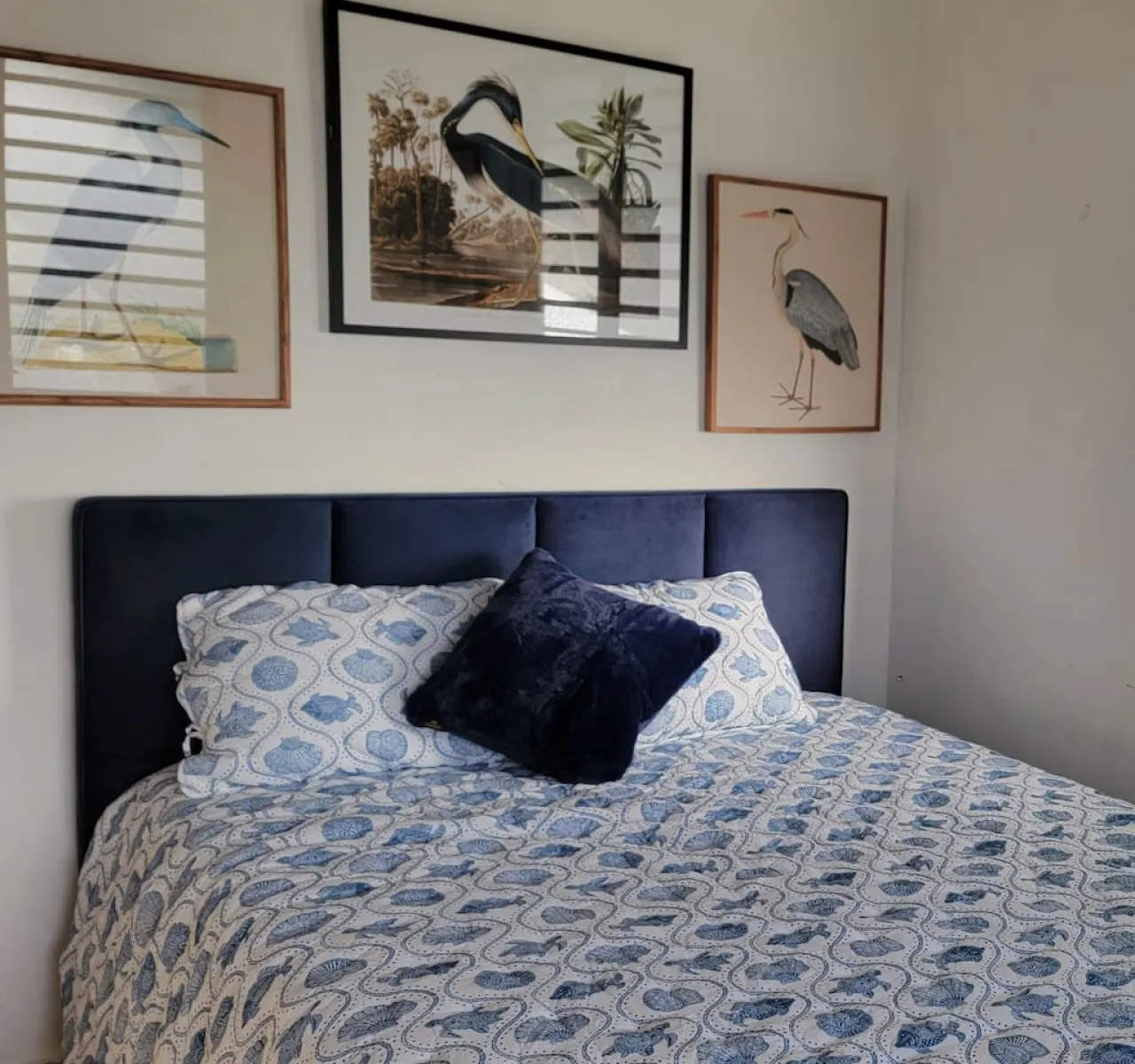 Private pool, large yard- minutes to beach/ferry 6