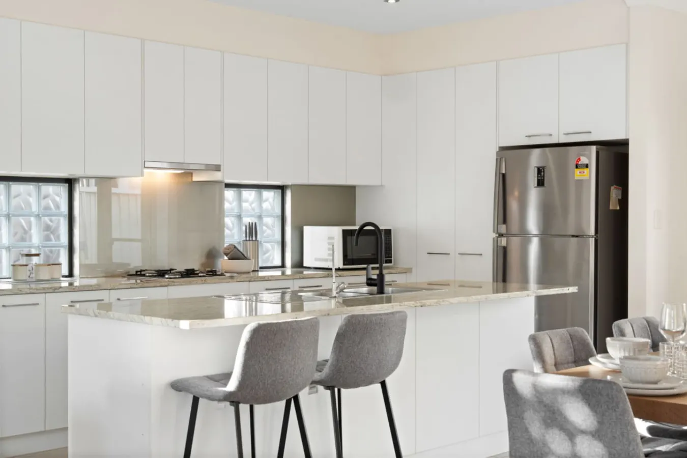 Fig & Fern—Modern Comfort between City & Coast 10