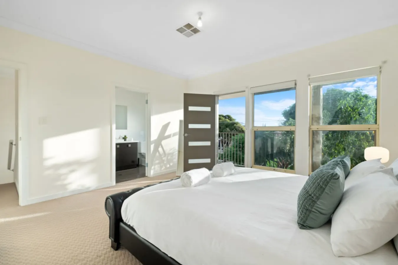 Fig & Fern—Modern Comfort between City & Coast 13