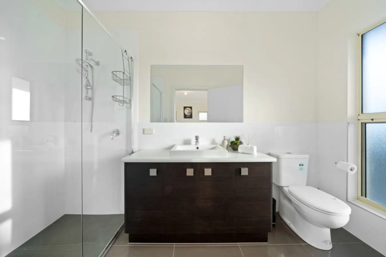 Fig & Fern—Modern Comfort between City & Coast 15